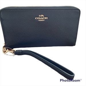 NWT Coach Zip-around Wallet/ Wristlet With Removable Strap